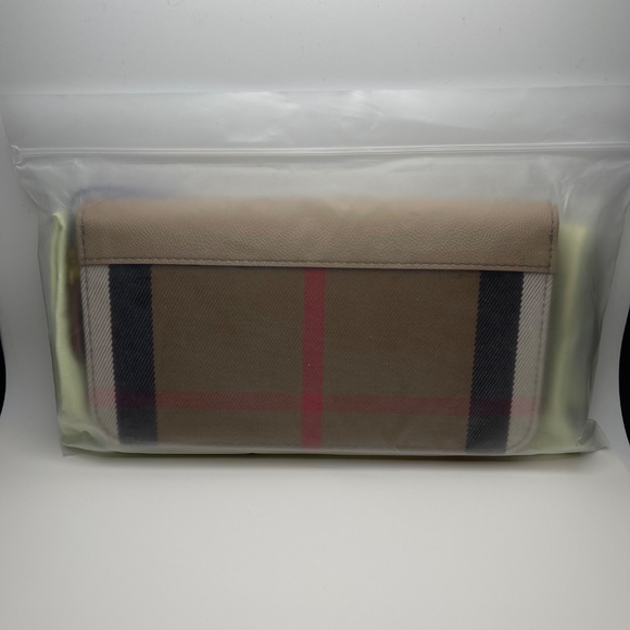 Burberry Check Large Zip Around Wallet - MSRP $630 - NWT - Picture 8 of 9